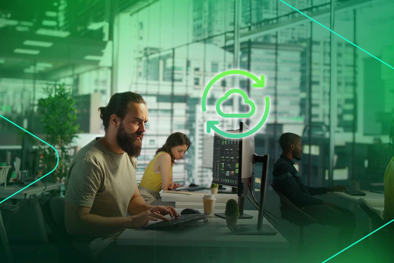 Homem em escritório com computador e gráfico financeiro