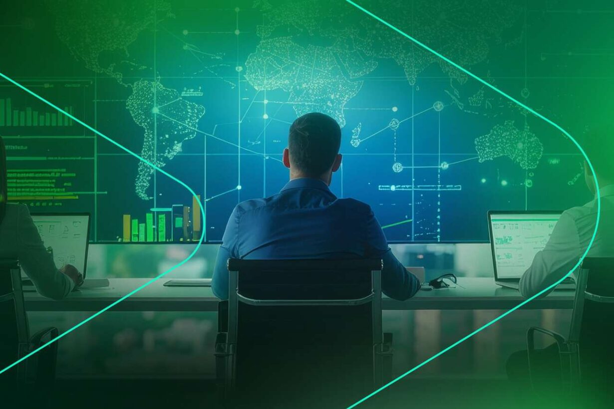 Pessoas analisando dados em computadores com mapa global
