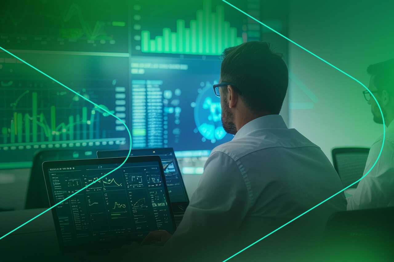Homem analisando dados em tela com gráficos.