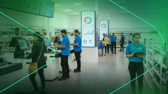 Funcionários e clientes em uma farmácia moderna