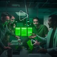 Equipe colaborando em projeto de tecnologia
