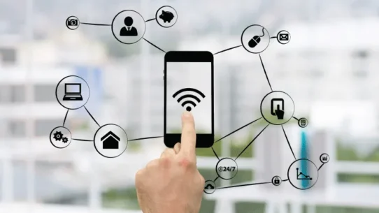 Mão clicando na logo de wifi