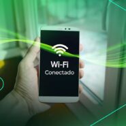 Smartphone mostrando ícone de Wi-Fi conectado