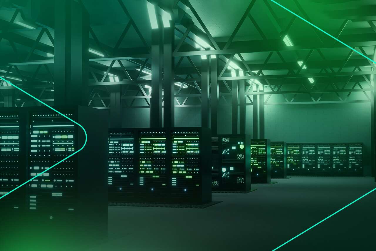 Sala de servidores com luzes verdes e equipamentos tecnológicos.