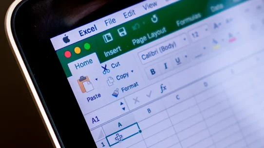 Tela de notebook com o programa Excel aberto