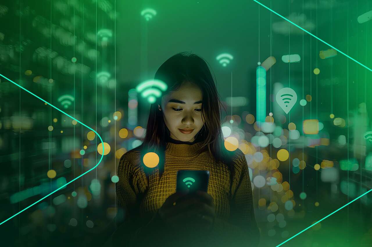 mulher smartphone ambiente iluminado