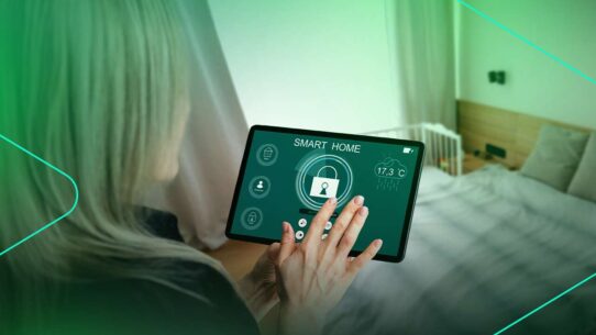 Usuário controla casa inteligente pelo tablet