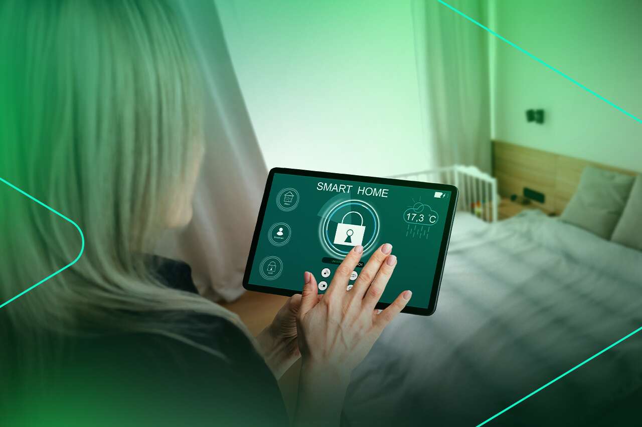 Usuário controla casa inteligente pelo tablet