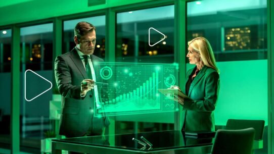 Executivos analisando dados em holograma verde