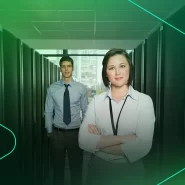 Profissionais em data center, com foco em tecnologia