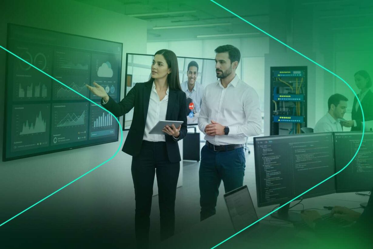 Profissionais analisando dados em sala moderna