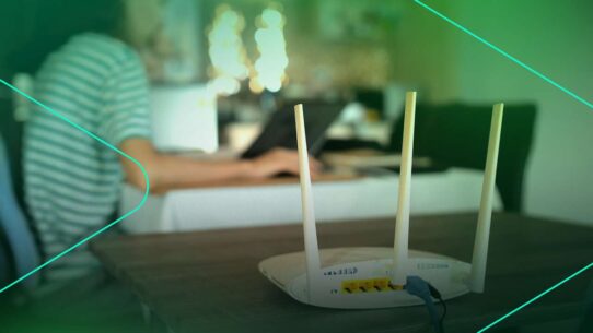 Roteador Wi-Fi em ambiente doméstico com usuário ao fundo