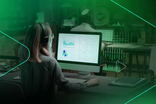 Mulher analisando dados em computador com gráficos
