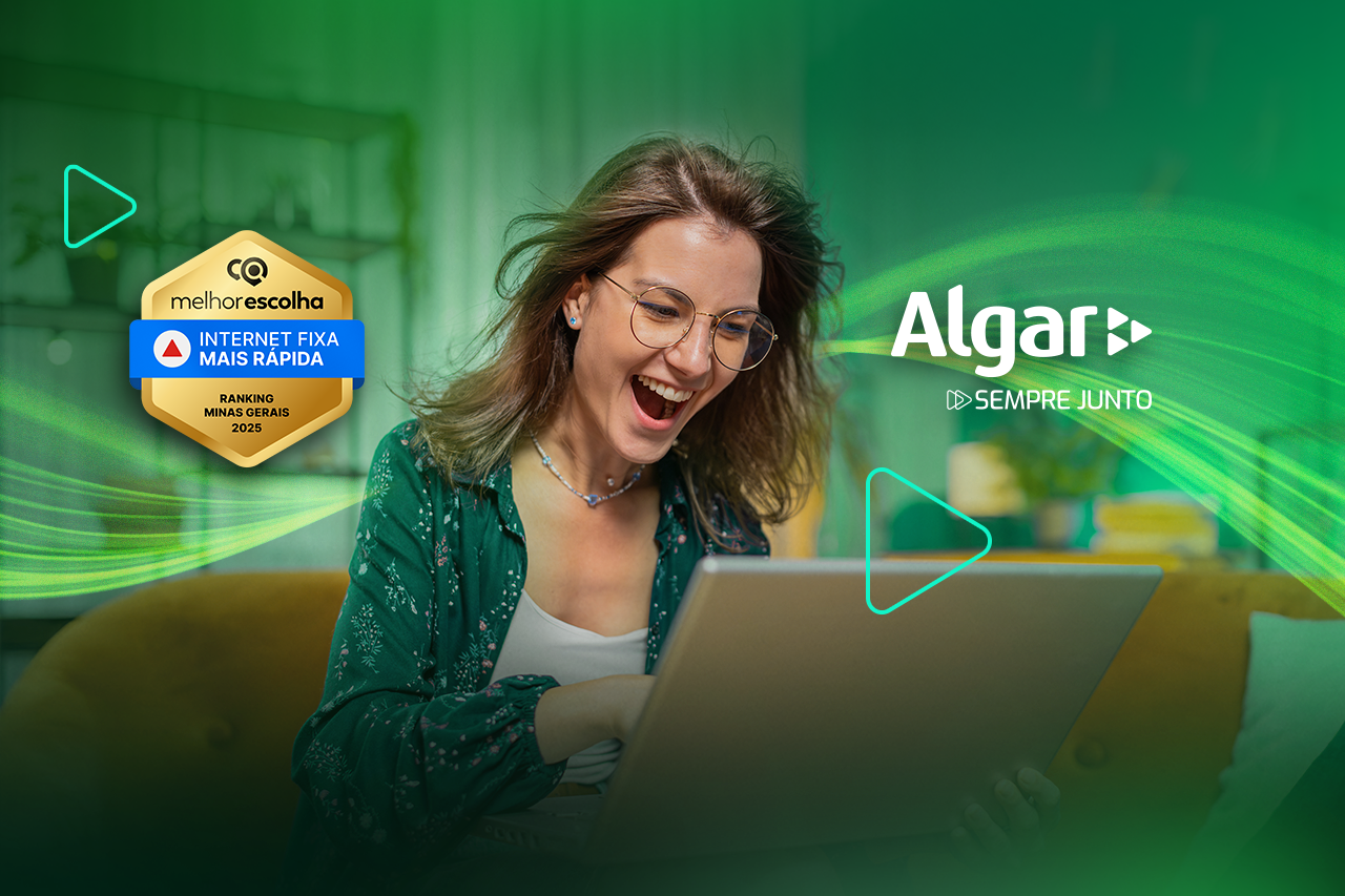 mulher sorrindo laptop algar