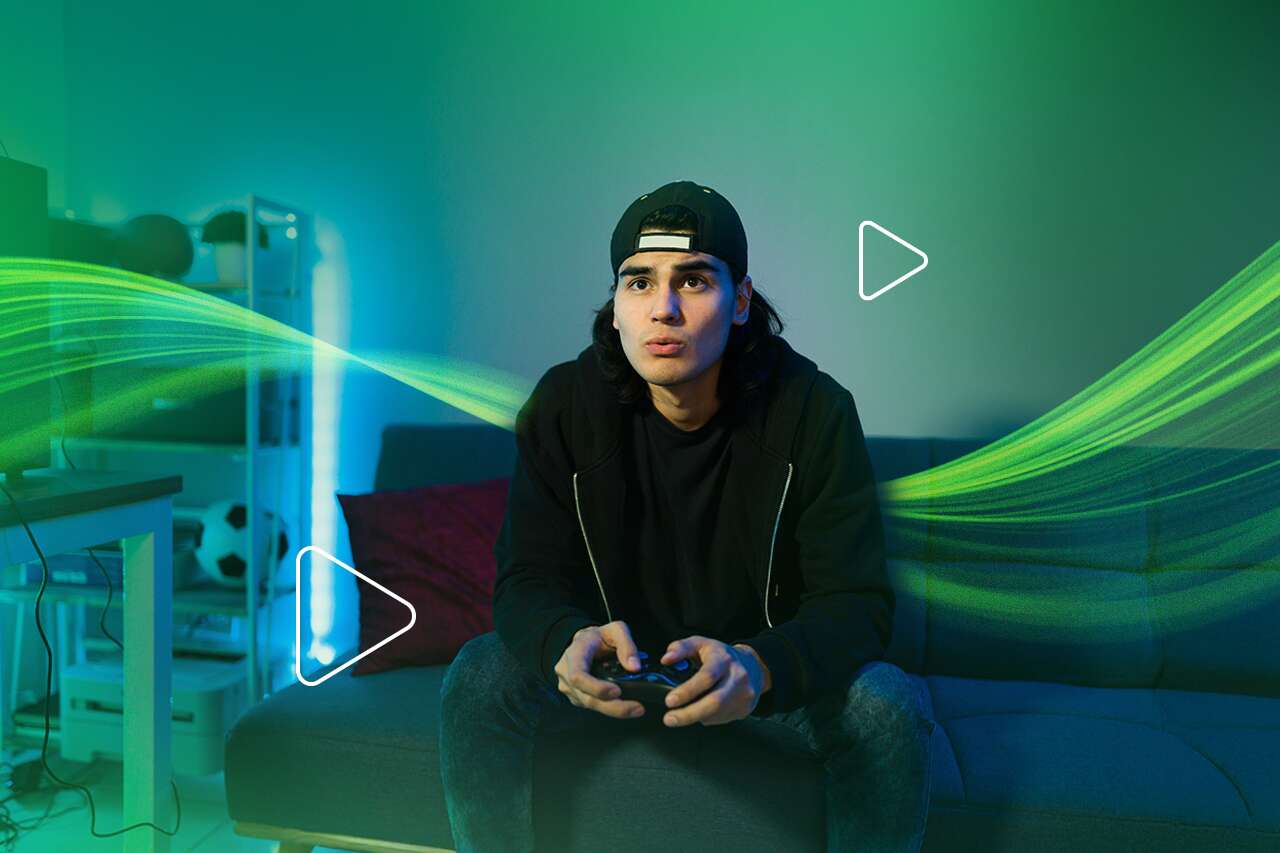 Jovem jogando videogame em ambiente moderno