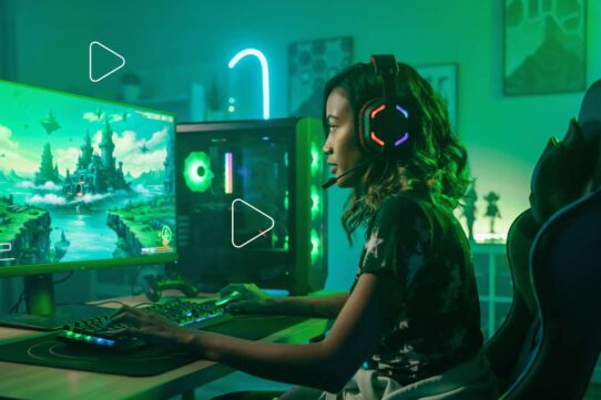jovem jogadora de videogame em ambiente iluminado