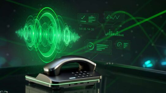 Telefone moderno com gráficos digitais e ondas sonoras